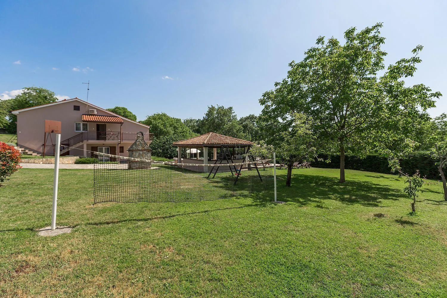 Charmantes Anwesen Mit Privatpool, Grossem Garten, Tischtennis, Badmintonplatz, Bbq, Outdoor-Kueche Tinjan Prázdninový dům