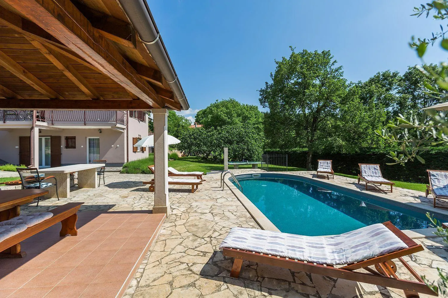 Prázdninový dům Charmantes Anwesen Mit Privatpool, Grossem Garten, Tischtennis, Badmintonplatz, Bbq, Outdoor-Kueche Tinjan Chorvatsko