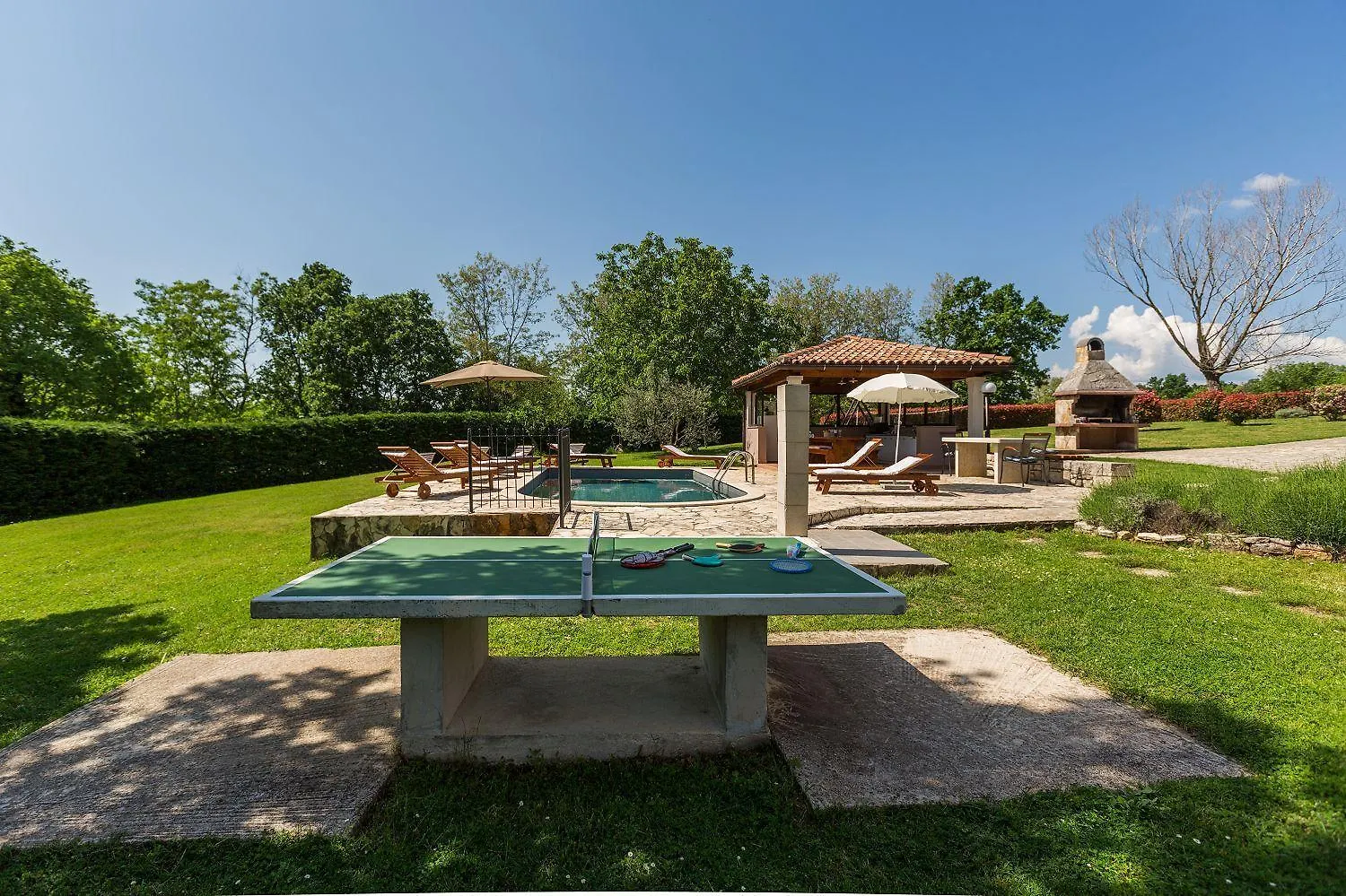 Charmantes Anwesen Mit Privatpool, Grossem Garten, Tischtennis, Badmintonplatz, Bbq, Outdoor-Kueche Tinjan