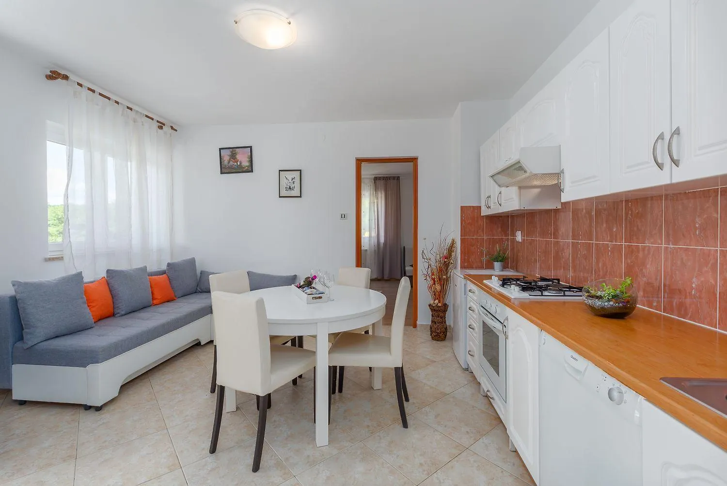 Prázdninový dům Charmantes Anwesen Mit Privatpool, Grossem Garten, Tischtennis, Badmintonplatz, Bbq, Outdoor-Kueche Tinjan