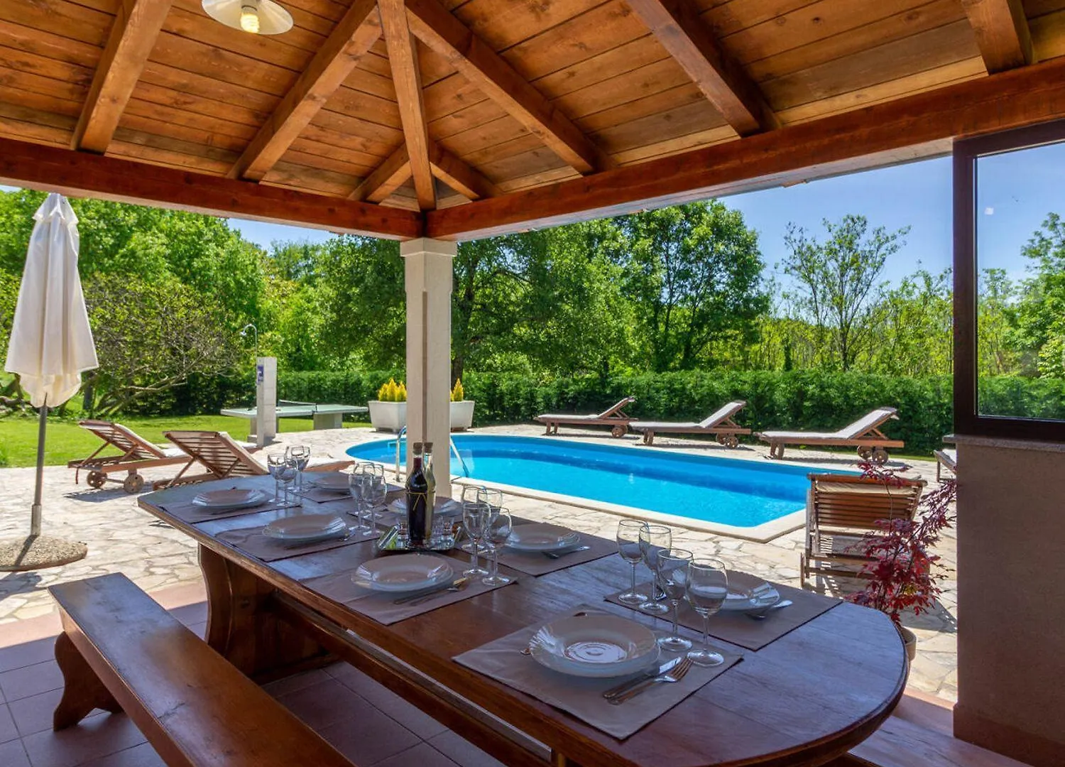 Сasa de vacaciones Charmantes Anwesen Mit Privatpool, Grossem Garten, Tischtennis, Badmintonplatz, Bbq, Outdoor-Kueche Tinjan