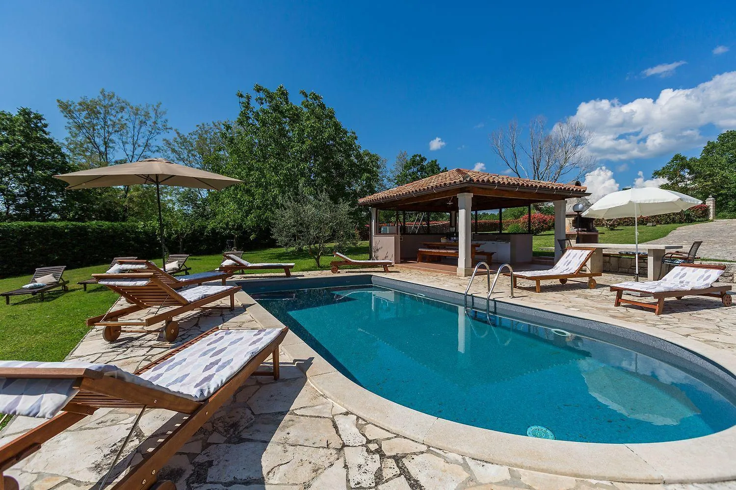 Charmantes Anwesen Mit Privatpool, Grossem Garten, Tischtennis, Badmintonplatz, Bbq, Outdoor-Kueche Tinjan
